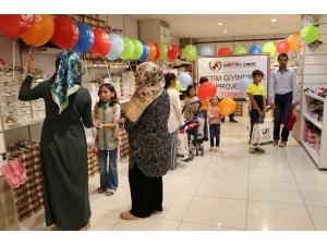 Avrupa Yetim-der 50 Yetim Aileyi Giydirdi