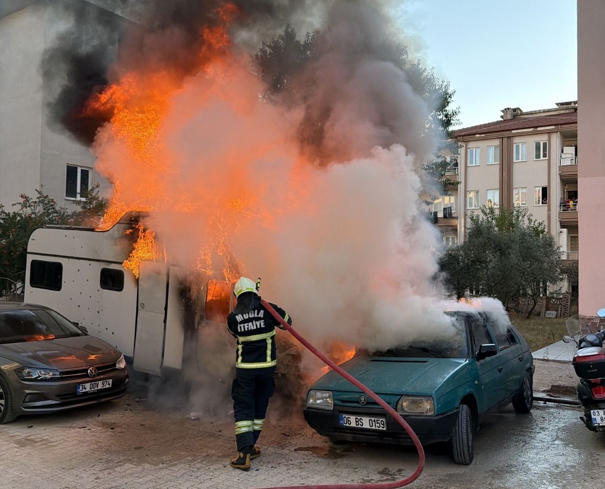 mentese-de-karavan-kule-dondu