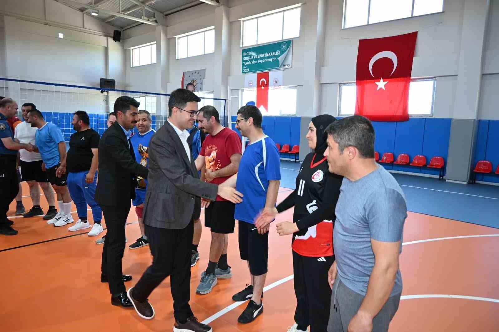 sarioglan-voleybol-turnuvasi-tamamlandi