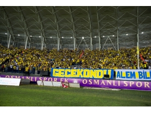 Sezonun İlk Galibi Galatasaray