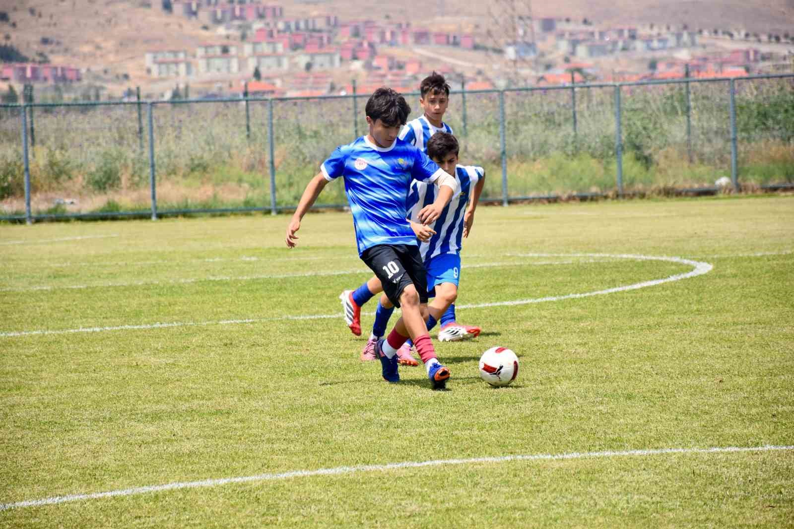 analig-yildizlar-futbol-musabakalari-afyonkarahisar-da-basladi