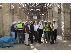 Tarihi Peynirciler Çarşısında Restorasyon Sürüyor