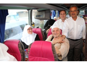 Gebzeli Hacı Adaylarını Başkan Köşker Uğurladı