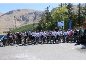 4. Aladağlar Sky Trail Yarışmalarında Evlilik Teklifi