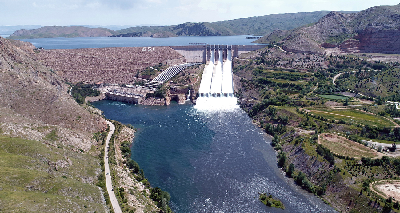 keban-baraji-nda-7-yil-sonra-ilk-kez-savaklar-aciliyor