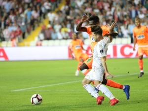 Spor Toto Süper Lig: Demir Grup Sivasspor: 0 - Aytemiz Alanyaspor: 0 (İlk Yarı)