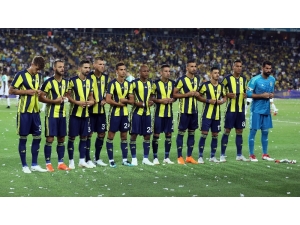 Fenerbahçeli Futbolcular Ceket İlikledi