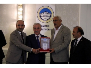 Vali Kamçı, "Ülkemiz Büyük İhanetlerden Ve Zor Günlerden Geçiyor"