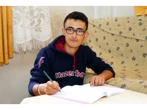 Hayvan Otlatırken Gökyüzünde Gördüğü Uçak Hayatını Değiştirdi