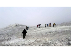 Vanlı Dağcılar 5671 Rakımlı İran’ın Demavend Dağı’na Tırmandı