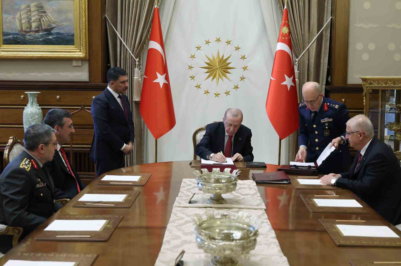 cumhurbaskani-erdogan-yuksek-askeri-surada-aldigimiz-kararlar-ulkemiz-milletimiz-ve-kahraman-ordumuz-icin-hayirlara-vesile-olsun