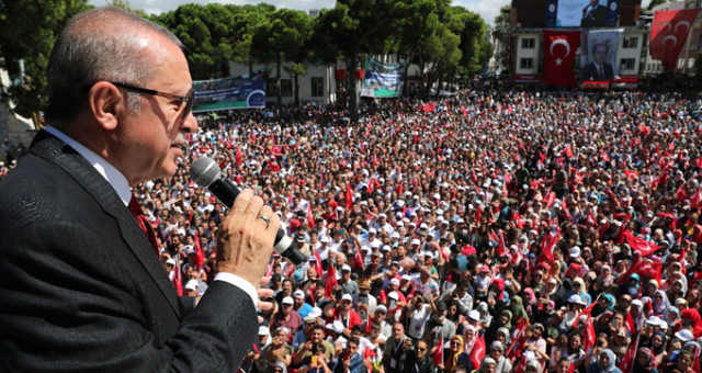 Yere Dolar Atan Vatandaşla Başkan Erdoğan Arasında Güldüren Diyalog: Sahte Mi Hakiki Mi?
