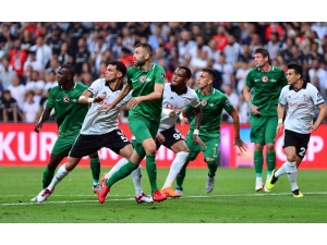 Spor Toto Süper Lig: Beşiktaş: 2 - Akhisarspor: 0 (İlk Yarı)