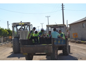 Şuhut Belediyesi Çevre Düzenleme Çalışmalarına Devam Ediyor