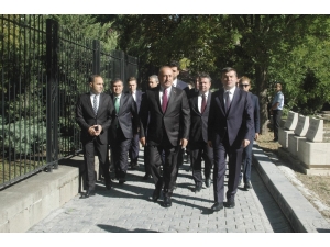 X. Büyükelçiler Konferansı Dışişleri Şehitliği’ndeki Törenle Başladı