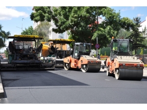 Faikbey Caddesi’nin Asfaltı Yenileniyor