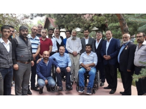 Ülkü Ocakları Palandöken İlçe Başkanlığı Şehit Ailelerine Kahvaltı Düzenledi