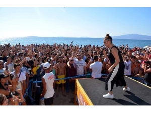 Ağapark’ta Merve Özbey Ve Erdem Kınay Rüzgarı