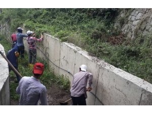 Körfez’de Dereler Temizlendi Ve İlaçlandı