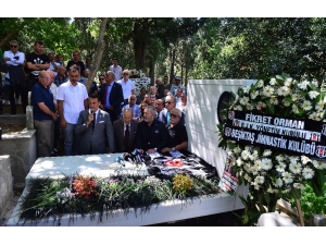 Beşiktaş’ın Efsane Başkanı Mezarı Başında Anıldı