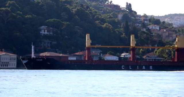 Boğaz'da Büyük Tehlike! Yalılara Doğru Sürüklenen Gemi Son Anda Durdu