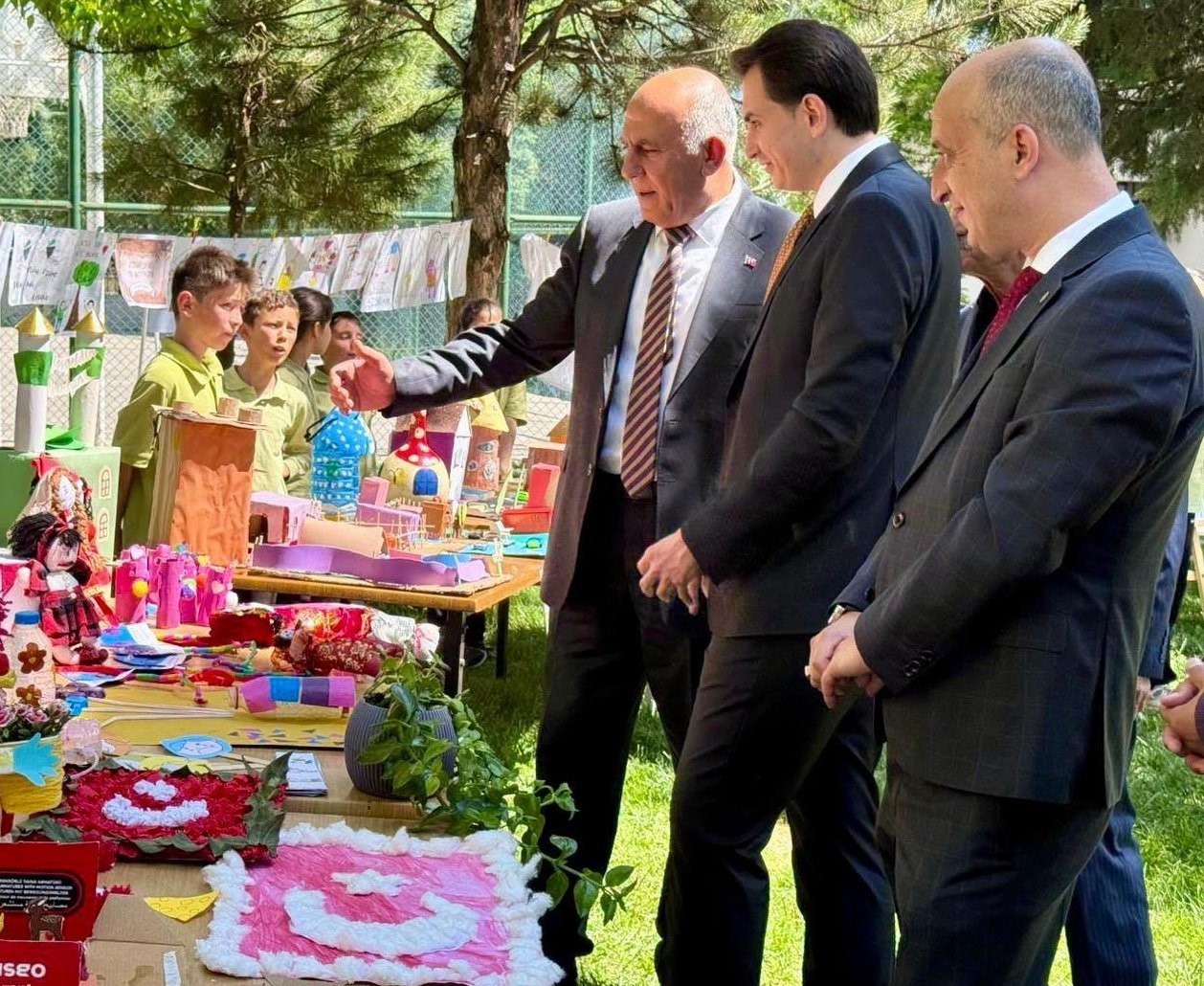 derekoy-sehit-fatih-seven-ilkokulu-ve-ortaokulunda-egitim-senligi