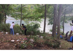 Doğa Kampında Doğa Temizliği