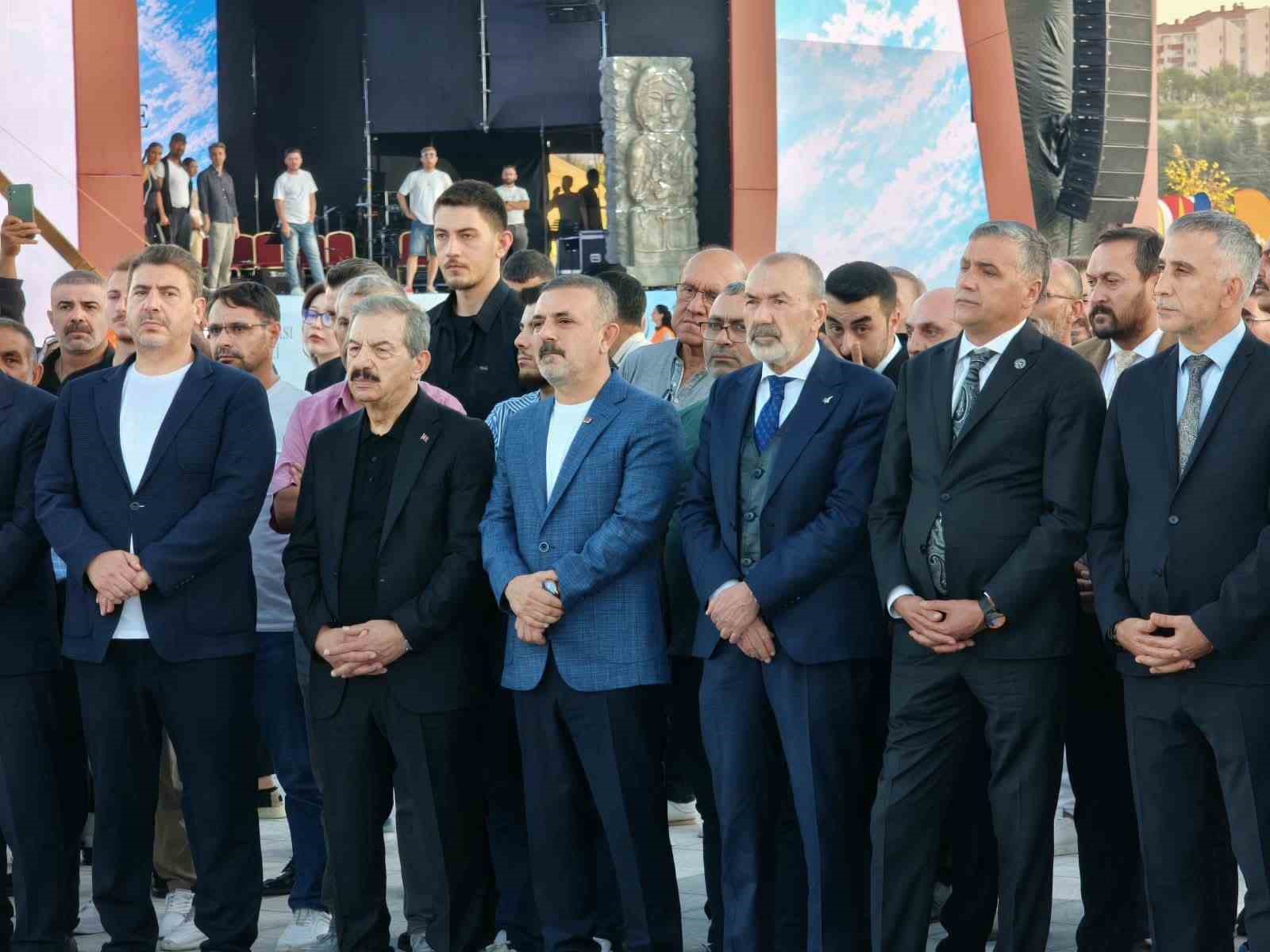 sincan-da-turk-dunyasi-festivali-yogun-ilgiyle-basladi