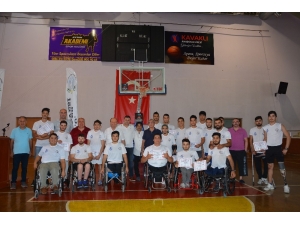 Engelliler Başarı Belgelerini Başkan Özakcan’ın Elinden Aldılar