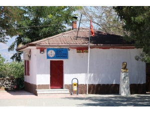 60 Yıllık İlköğretim Okulu İlgi Bekliyor