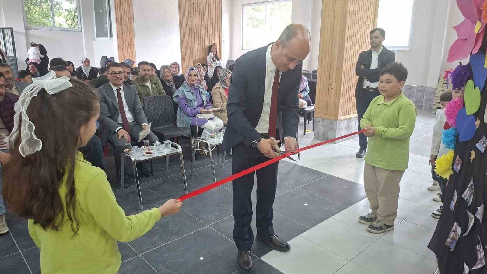 hisarcik-gulduren-ilkokulu-ana-sinifinda-yil-sonu-sergisi