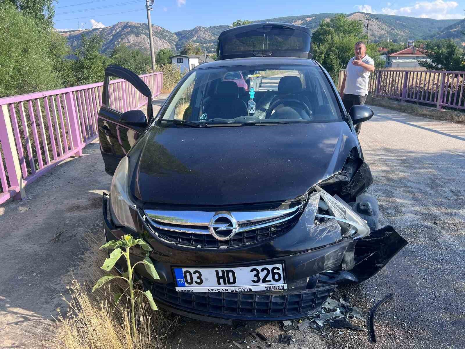 bilecik-te-iki-otomobil-kafa-kafaya-carpisti-1-yarali