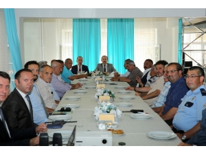 Vali Pehlivan Mahalle Muhtarlarıyla “Huzur Ve Güvenlik” Toplantısı Gerçekleştirdi