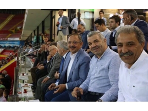 Taraftar İstedi Başkan Verdi