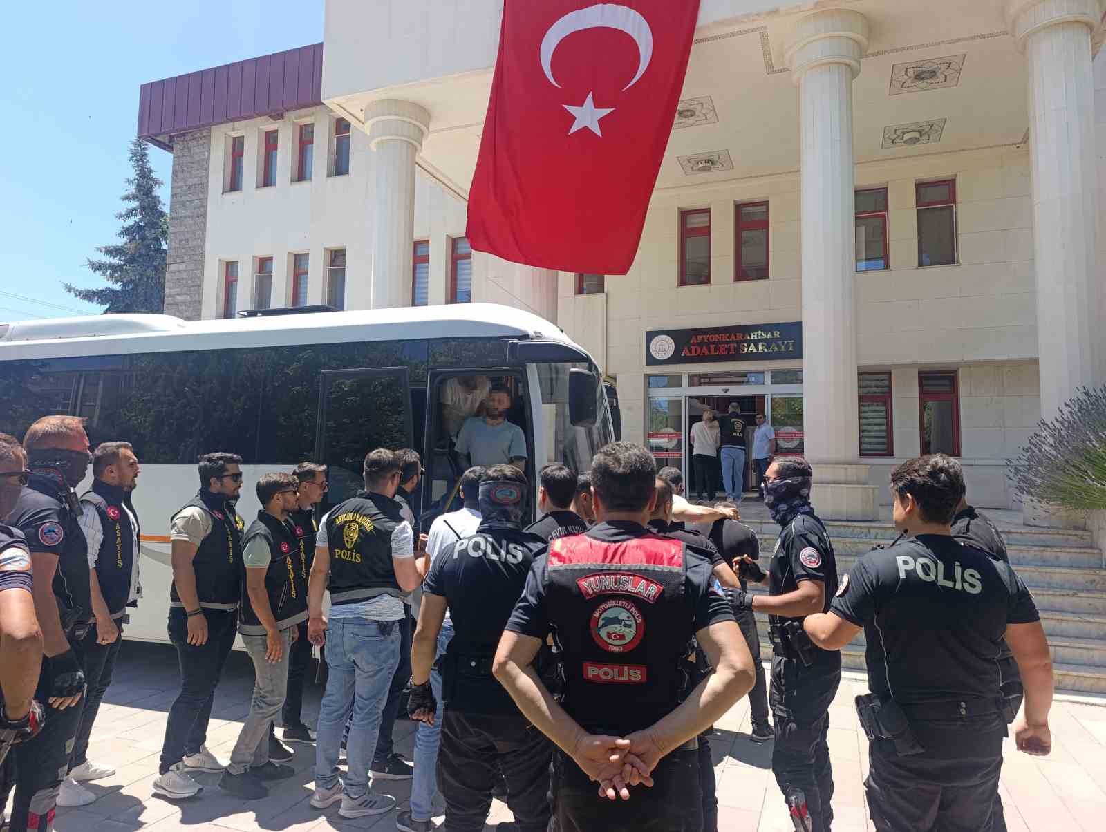 durak-baskani-cinayetinde-yakalanan-18-kisi-adliyeye-sevk-edildi