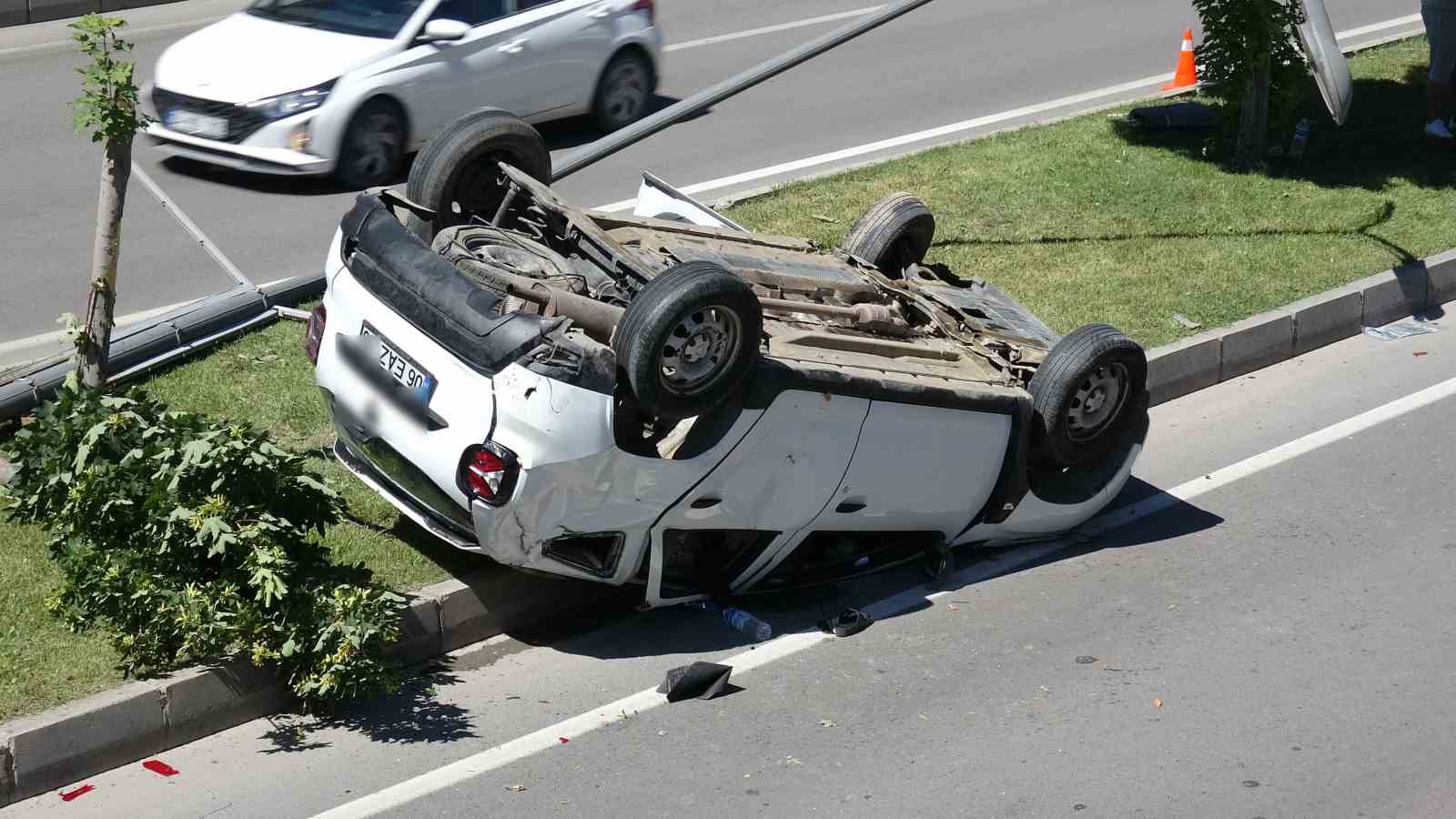 malatya-da-altgecitte-otomobiller-carpisti-3-yarali