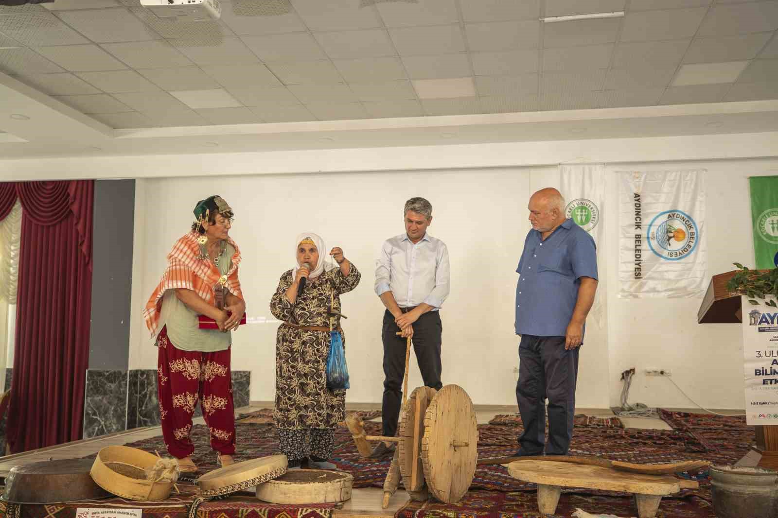mersin-de-bilim-ve-kultur-bulusmasi-yoruk-gocuyle-basladi