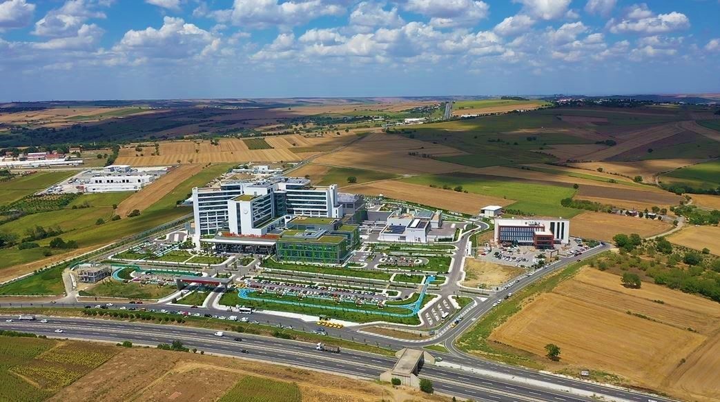 tekirdag-da-sehir-hastanesi-ulasimini-rahatlatacak-koprulu-kavsakta-onemli-asama