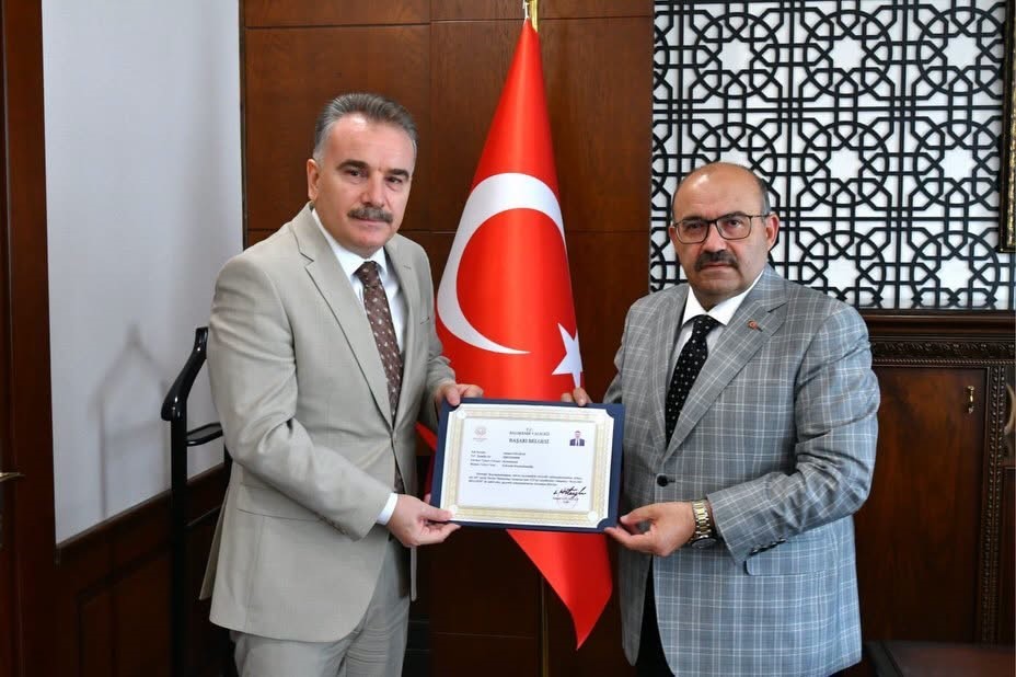 edremit-kaymakami-ahmet-odabas-tan-vali-ustaoglu-na-veda-ziyareti