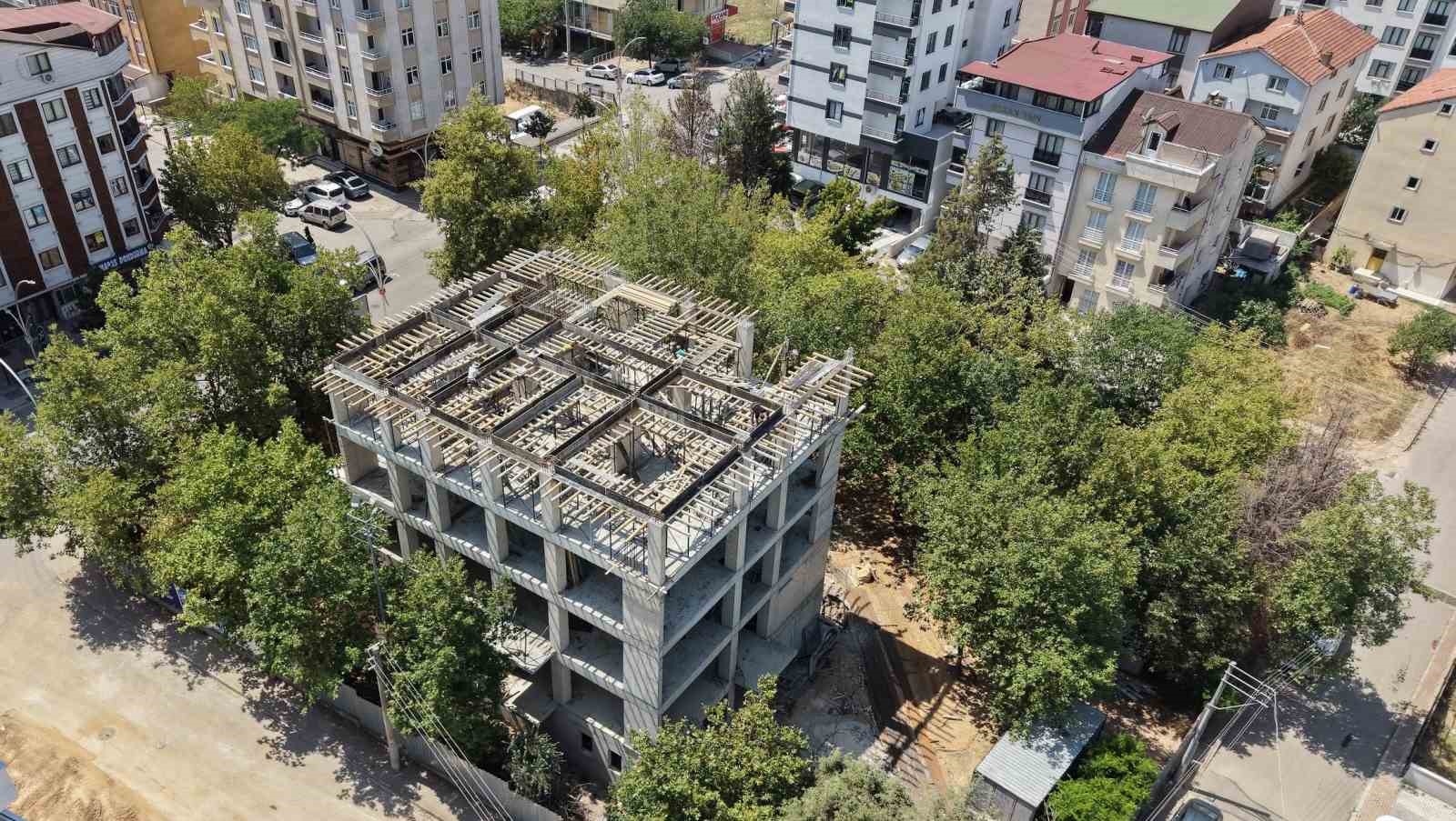 bilgi-evi-ve-aile-sagligi-merkezinin-kaba-insaatinda-sona-dogru