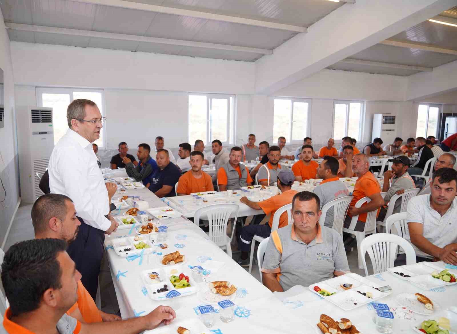 ayvalik-belediye-baskani-mesut-ergin-temiz-bir-kent-sadece-belediyenin-degil-hepimizin-ortak-emegiyle-mumkun