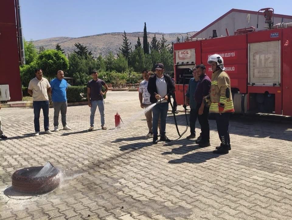 belen-ve-reyhanli-da-temel-yangin-egitimi-verildi