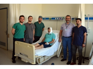 Silahla Yüzünden Yaralanan Hastaya Kalça Kemiğinden Çene Yapıldı