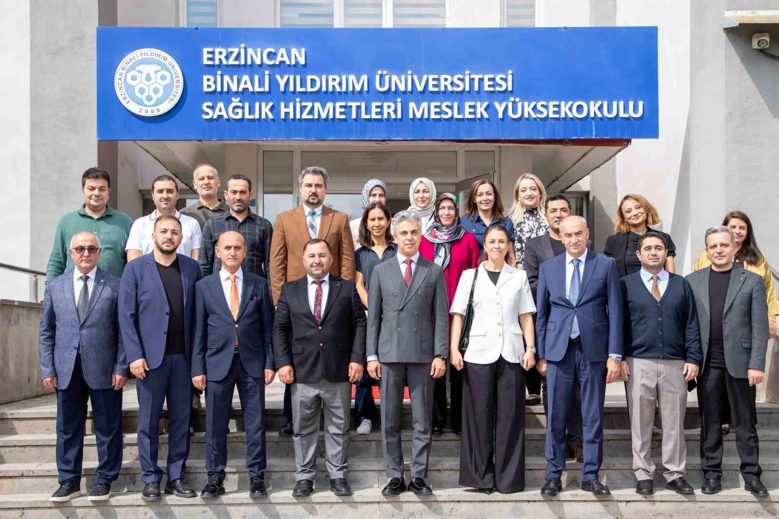 ebyu-saglik-hizmetleri-meslek-yuksekokulunda-devir-teslim-toreni-yapildi