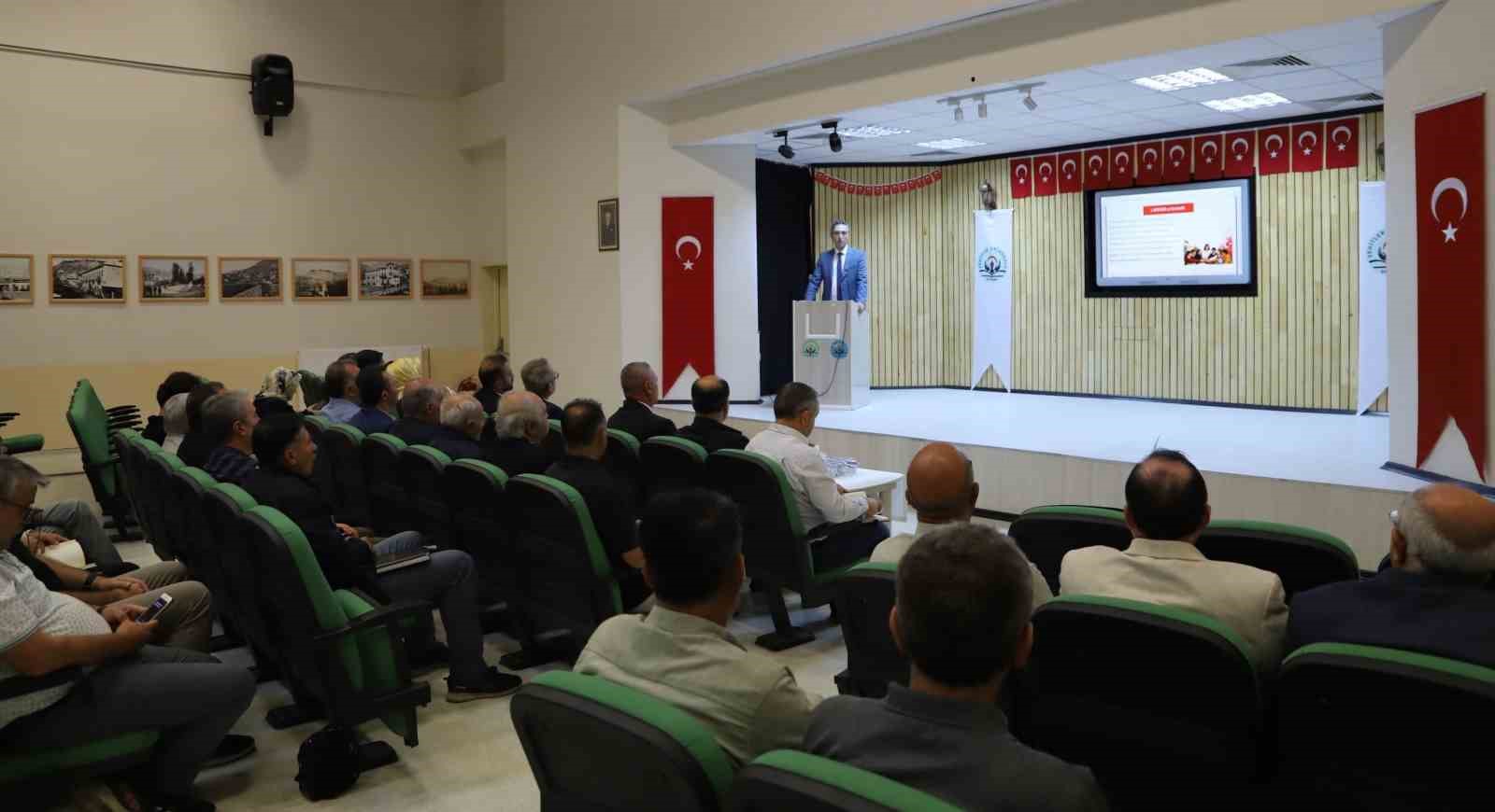 bayburt-ta-okul-mudurleri-yeni-egitim-ogretim-yili-icin-toplandi
