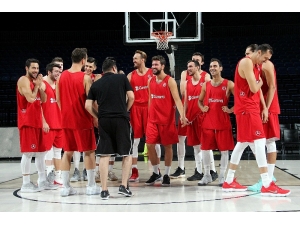 A Milli Erkek Basketbol Takımı, Karadağ Maçı Hazırlıklarına Başladı