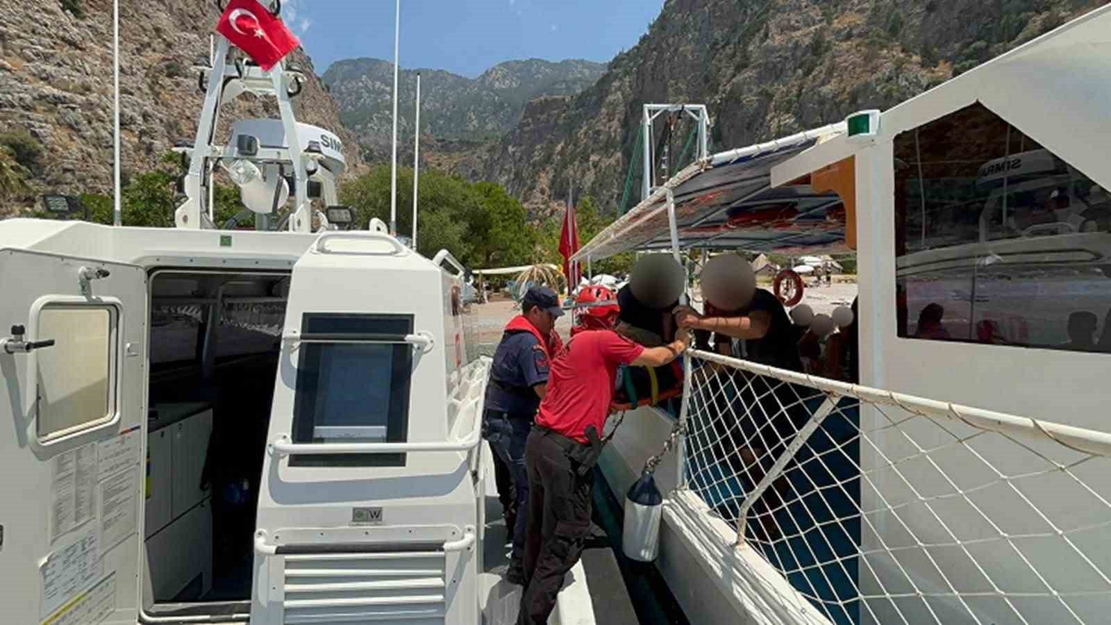 kelebekler-vadisine-dusen-ve-yaralanan-parasutcuye-tibbi-tahliye-gerceklestirildi