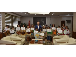 Minikler Belgelerini Başkan Kayda’dan Aldı