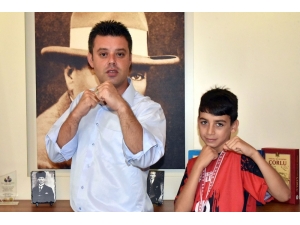 Çorlulu Minik Boksör Türkiye Şampiyonu Oldu