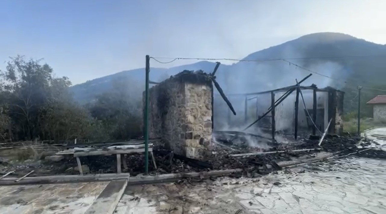 osmaniye-de-restoranda-cikan-yangin-ormana-sicramadan-sonduruldu